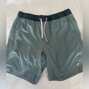 Vuori Men's Kore Short in Marsh